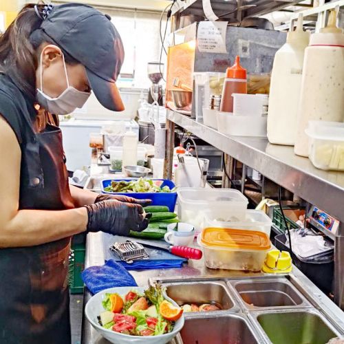 餐飲業員工獎金怎麼發？公開日獎金＋年終獎金制度